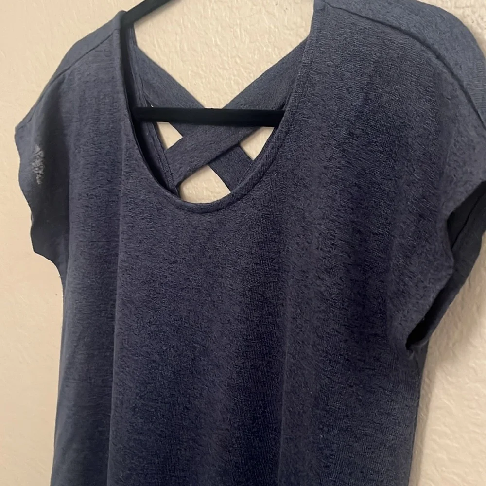 Bobeau Gray Cross Back Short Sleeve Top- Small - Picture 2 of 5